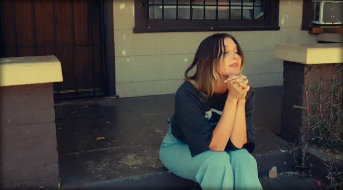 Bre Kennedy Presenta Su Nuevo Sencillo Y Video: "Hello"