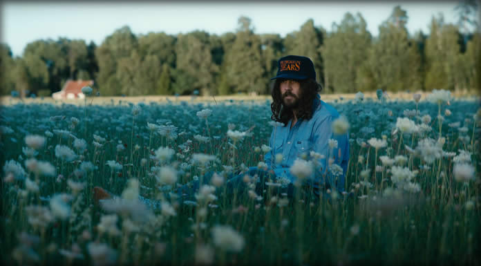 Hazlett Presenta Su Nuevo Sencillo Y Video: “Mama’s Boy” Hazlett Presenta Su Nuevo Sencillo Y Video: "Mama's Boy"