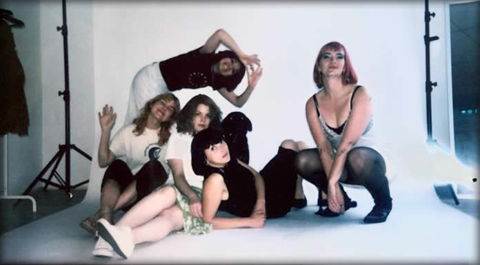 The Klittens Presentan Su Nuevo Sencillo Y Video: “Universal Experience” The Klittens Presentan Su Nuevo Sencillo Y Video: "Universal Experience"