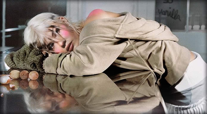 Viji Presenta Su Nuevo Sencillo Y Lyric Video: “Sundress In Pink” Viji Presenta Su Nuevo Sencillo Y Lyric Video: “Sundress In Pink”