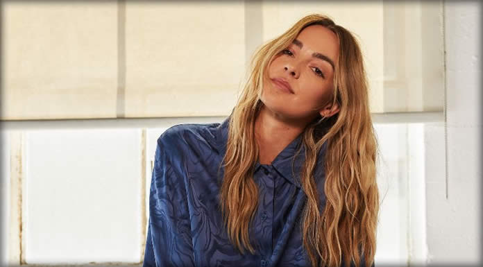Katelyn Tarver Presenta Su Nuevo Sencillo: "Friend Like You"