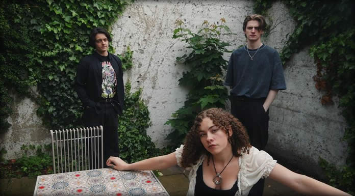 For Nina Presenta Su Nuevo Sencillo: "Swallow"