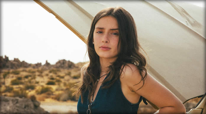 Lily Fitts Presenta Su Álbum Debut: "Getting By"