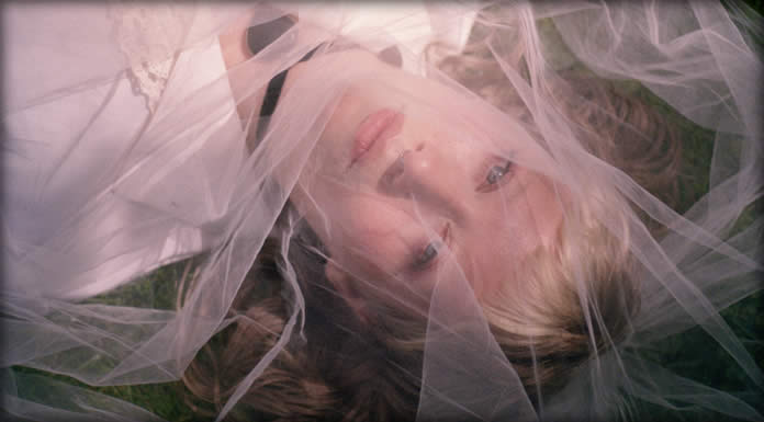 Sophie-Lou Presenta Su Nuevo Sencillo: "I Will Love You Till I Die"