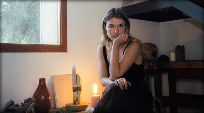 Liza Lo Presenta Su Nuevo Sencillo Y Video: “A Messenger (Live At Gearbox) Liza Lo Presenta Su Nuevo Sencillo Y Video: "A Messenger (Live At Gearbox)