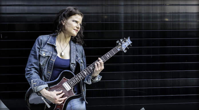 Carmen Toth Presenta Su Nuevo Sencillo Y Video: “Pretty Dresses” Carmen Toth Presenta Su Nuevo Sencillo Y Video: “Pretty Dresses”