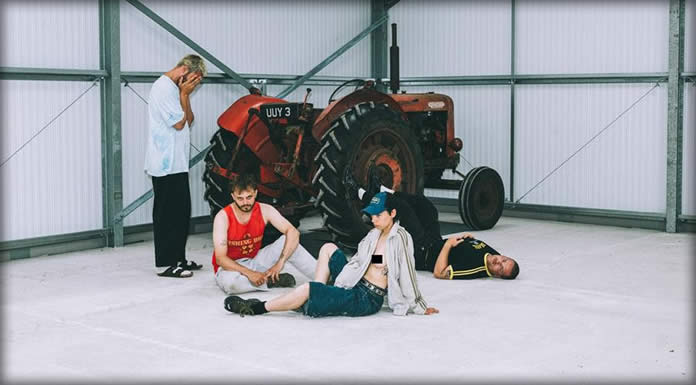 Divorce Presenta Su Nuevo Álbum: “Drive To Goldenhammer (Deluxe Edition)” Y El Video Oficial De “Wendolene” Divorce Presenta Su Nuevo Álbum: "Drive To Goldenhammer (Deluxe Edition)" Y El Video Oficial De "Wendolene"