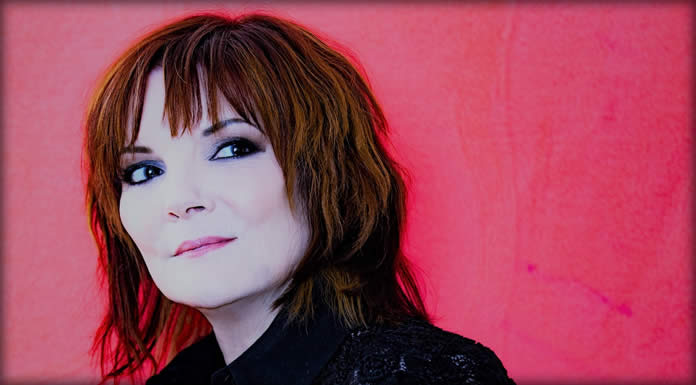 Eileen Carey Presenta Su Nuevo Sencillo: "Carry Me Away"