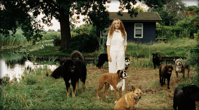 néomí Presenta Su Nuevo Sencillo Y Video: “The Dog”