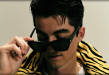 Elijah Woods Presenta Su Nuevo Sencillo Y Video: “Slicked Back Hair” Elijah Woods Presenta Su Nuevo Sencillo Y Video: “Slicked Back Hair”