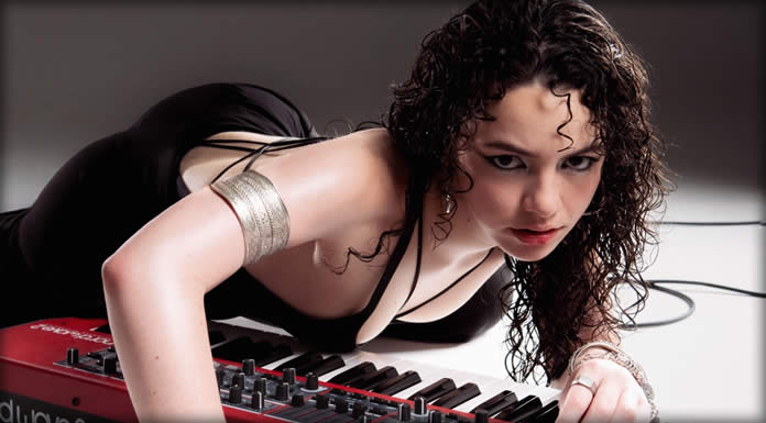 Laia Alcolea Presenta Su Primer EP: "El Amor No Debería Doler"