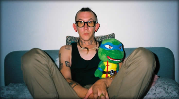 Micah P. Hinson Presenta Su Nuevo Sencillo Y Lyric Video: "One Day I Will Get My Revenge"