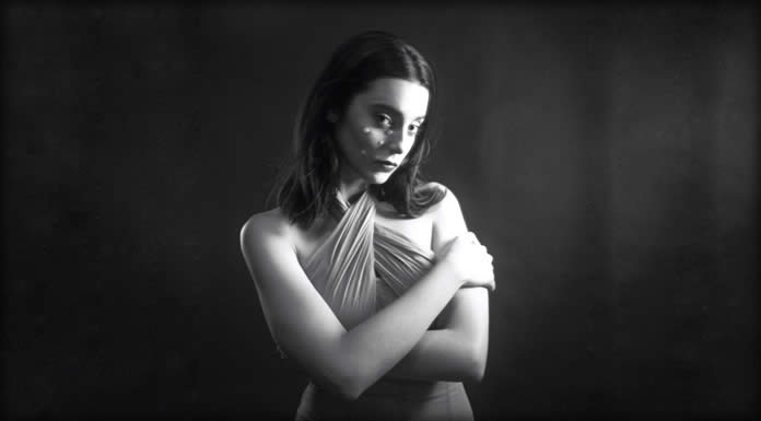 Ananya Presenta El Lyric Video Oficial De Su Nuevo Sencillo: “Man Ray”