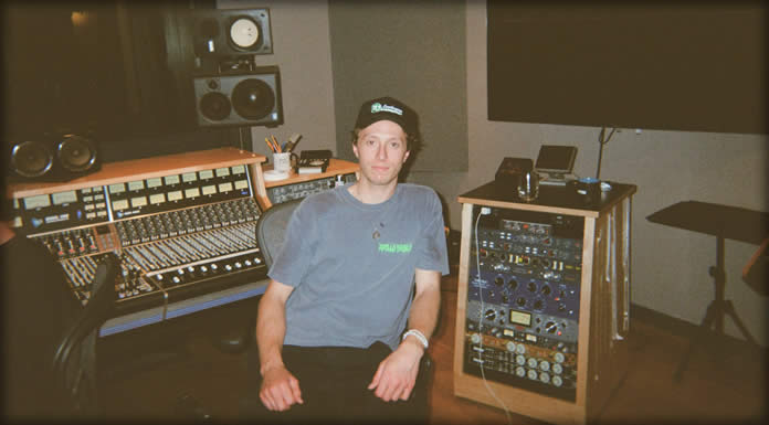 Kaneb Andrews Presenta Su Nuevo Sencillo: &ldquo;I Don&rsquo;t Wanna Talk To God&rdquo;