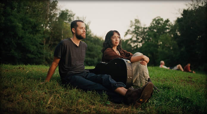 Haley Heynderickx Y Max García Conover Presentan Su Nuevo Doble Sencllo: “To Each Their Dot” + “This Morning I Am Born Again”