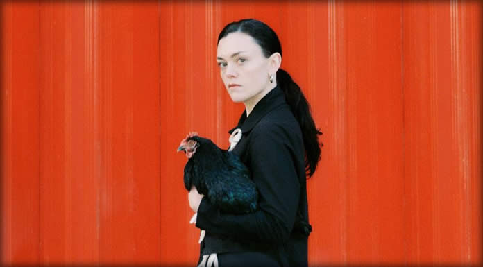 Iona Zajac Presenta Su Álbum Debut: "Bang"