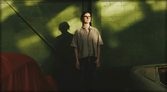 Philine Sonny Presenta Su Nuevo Sencillo Y Video: "Outrun"