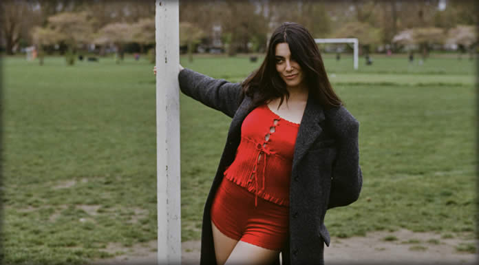 Ananya Presenta Su Nuevo Sencillo: "Man Of The Match"