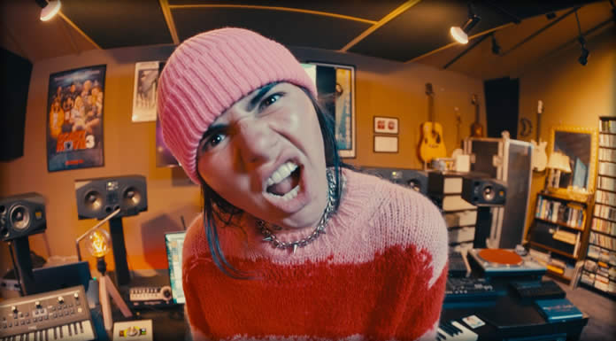 Chloe Star Presenta Su Nuevo Sencillo: "You Say"