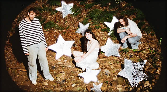 Sesame Girl Presenta Su Nuevo Sencillo Y Video: "Superstar"