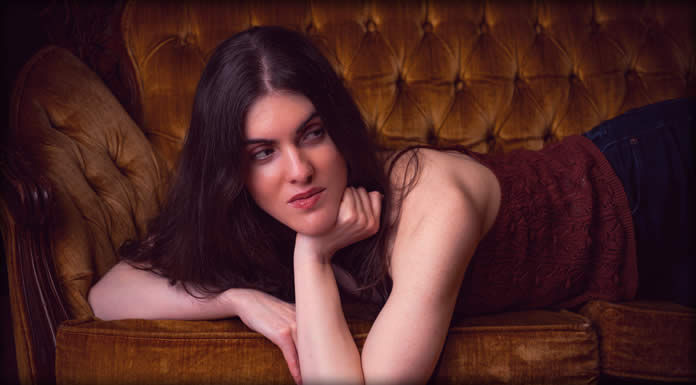 Laura Fortini Presenta Su Nuevo Sencillo Y Video Debut: "Lights Went Out"
