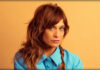 Nicole Atkins Presenta Su Nuevo Sencillo Y Lyric Video: "Singing In The Mirror"