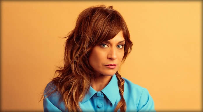 Nicole Atkins Presenta Su Nuevo Sencillo Y Lyric Video: "Singing In The Mirror"